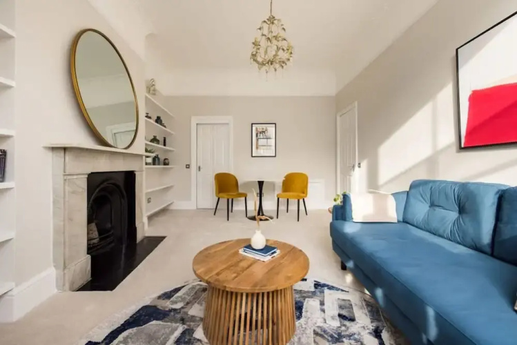 Chic Sunlit Earls Court Flat