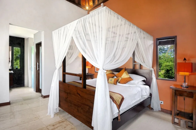 Luxury 3 Bed Villa With Private Pool Close to Echo Beach