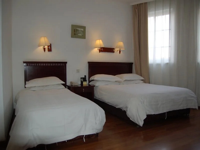 Shanghai Lakeside Holiday Inn