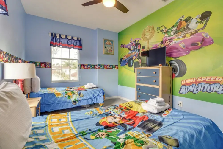 Lanai & Pool: Spacious Villa Near Disney!