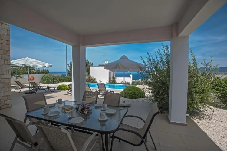 3 Bedrooms Villa