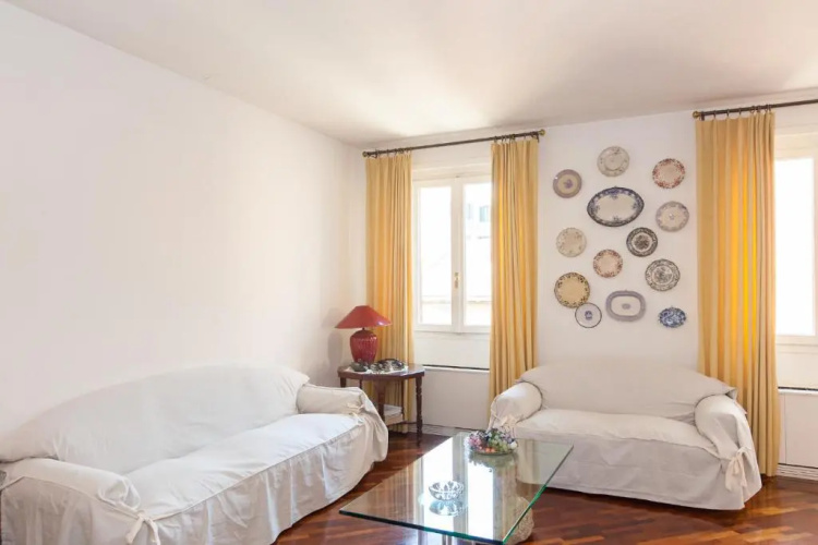 Dora Trevi Apartment