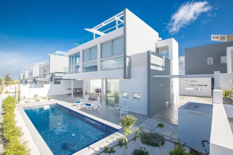 3 Bedrooms Villa