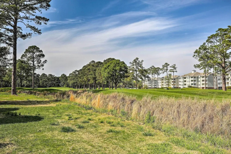 Magnolia Pointe Condo on Golf Course!