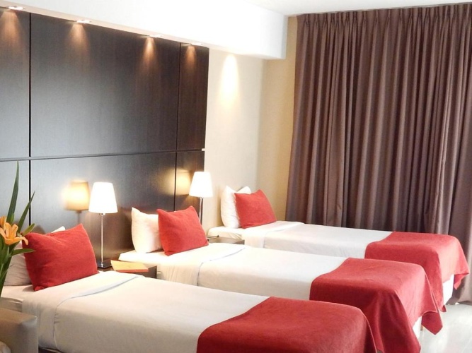 Quintuple room