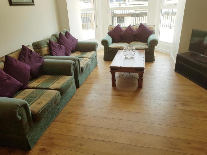 3 Bedrooms Apartment