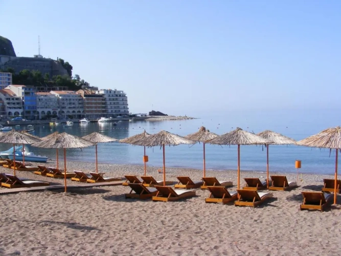 1 Bedroom Apartment with balcony and with view