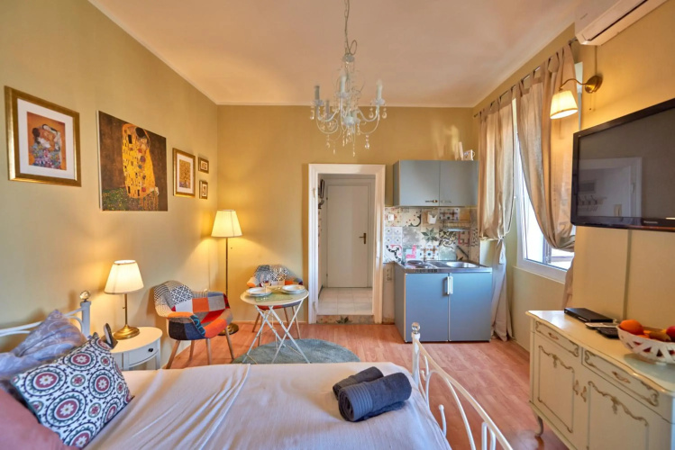 Old City Romantic Studio