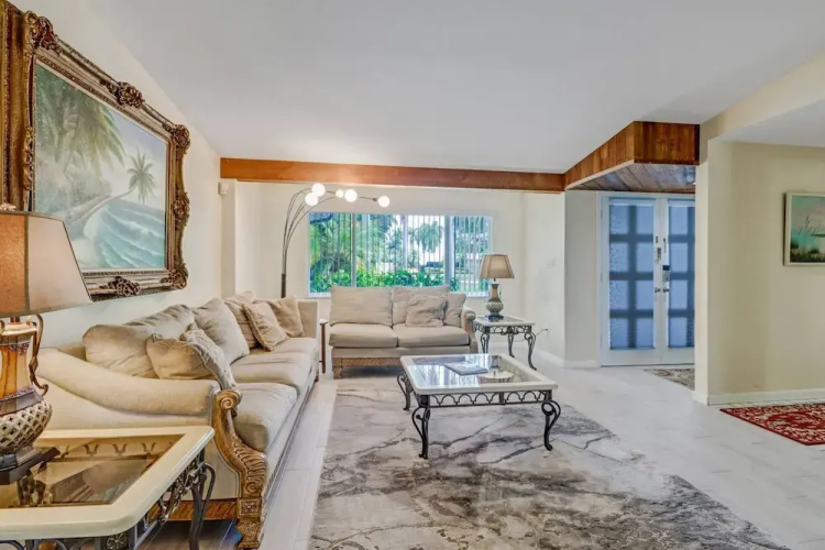 228 Bay Shore Dr