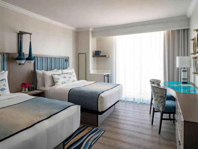 Standard Quadruple room with balcony and with partial ocean view