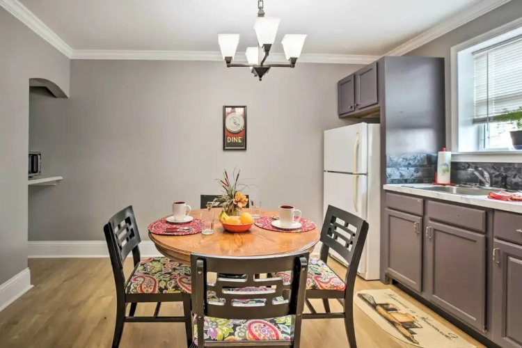 Modern Studio Apartment in Central Williamstown!