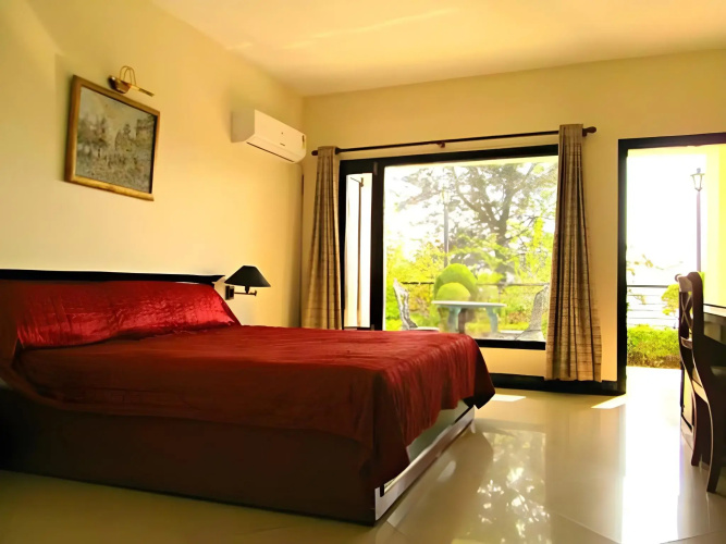8fold-Pinecrest By LaRiSa, Bhimtal