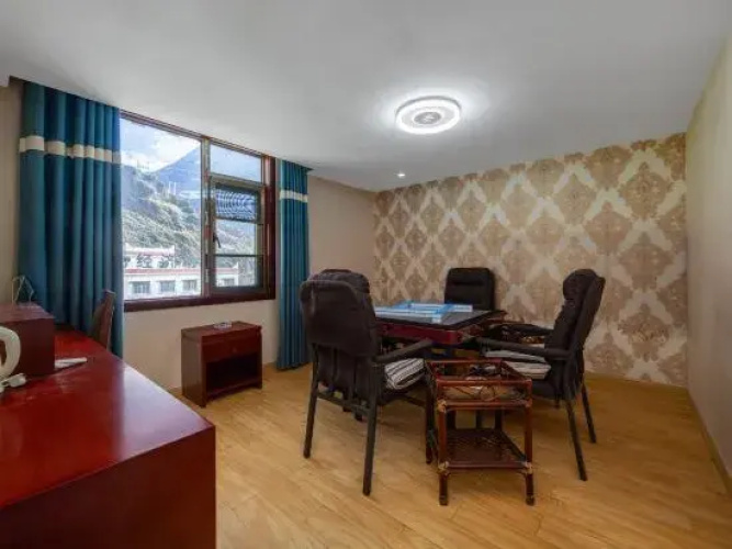 Jiaju Fengqing Hotel
