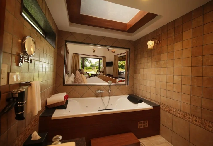 Presidential Double Suite with lake view