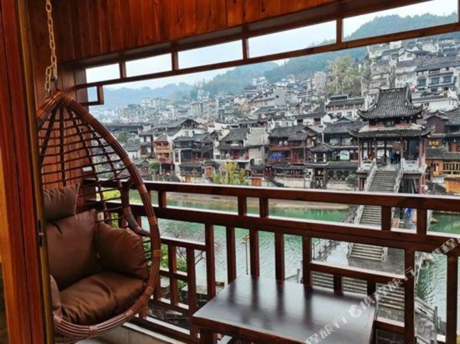 Xiangxi Phoenix Long River Inn