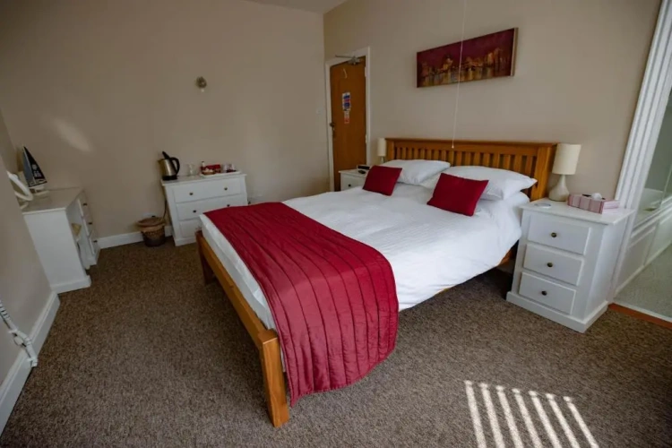 Standard Double room with partial sea view