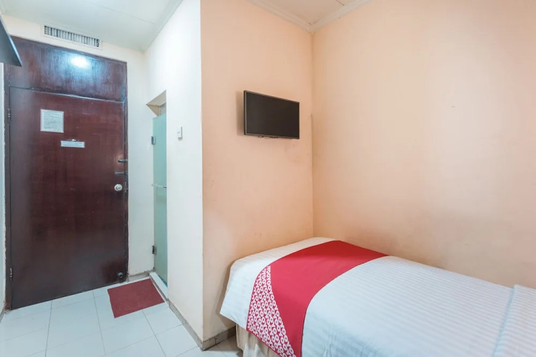 Hotel Capitol by OYO Rooms