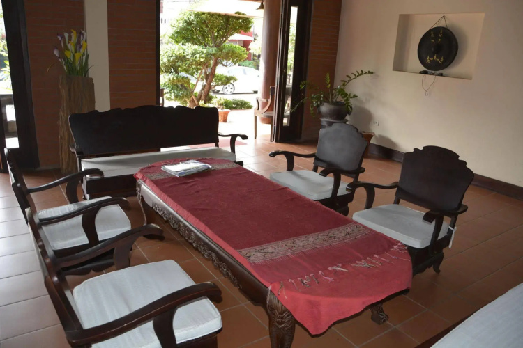 Bua Luang Hotel