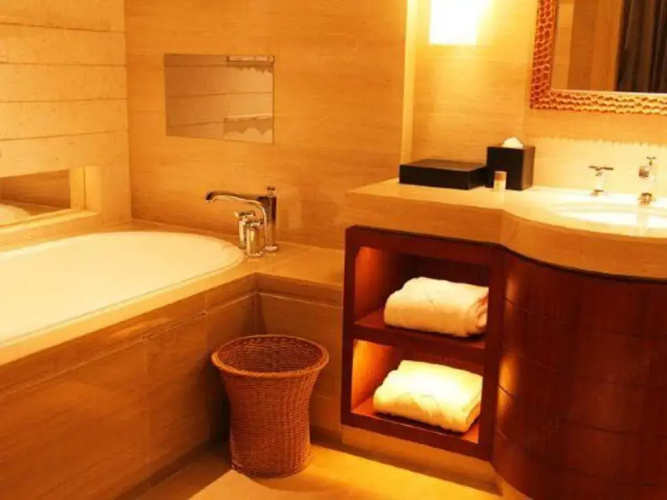 Swan Lakeview Hotel