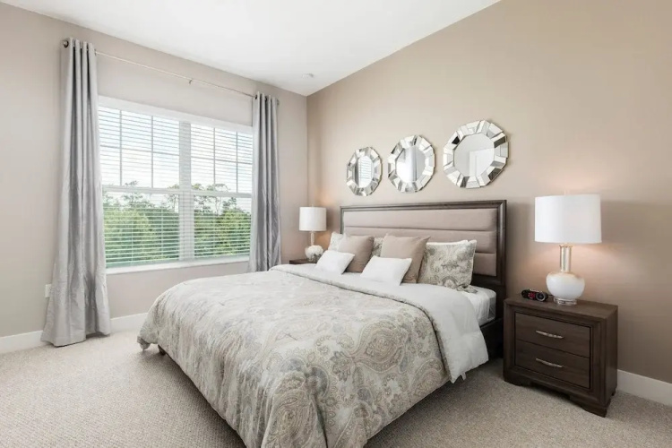 4 BR 4 BA | Full Kitchen