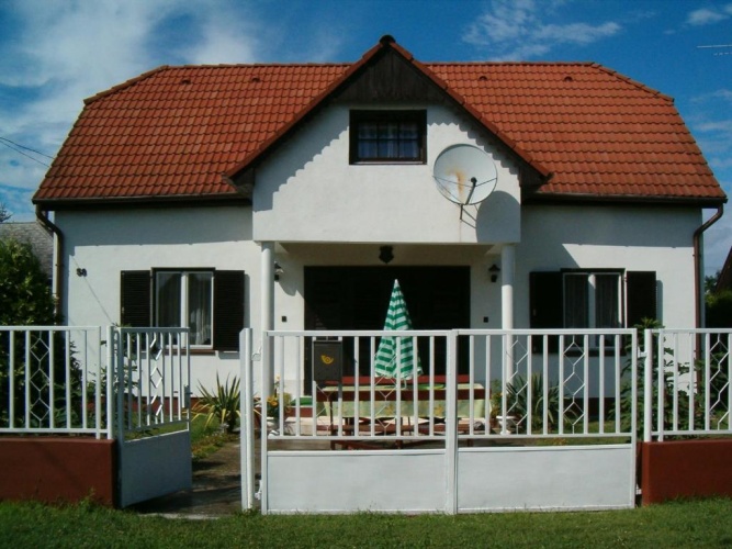 4 Bedrooms Cottage