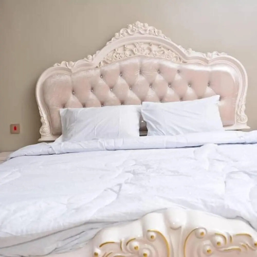 Gold Crown Hotel