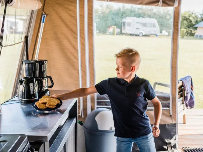 Lakefront Glamping w/ Pets