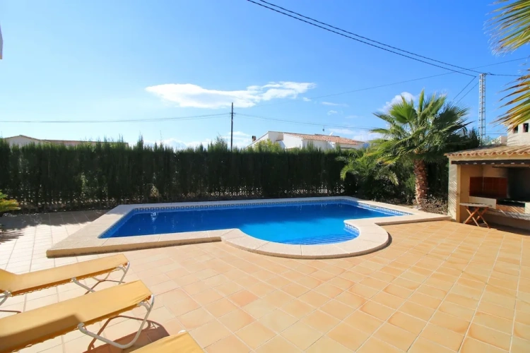 4 Bedrooms Villa