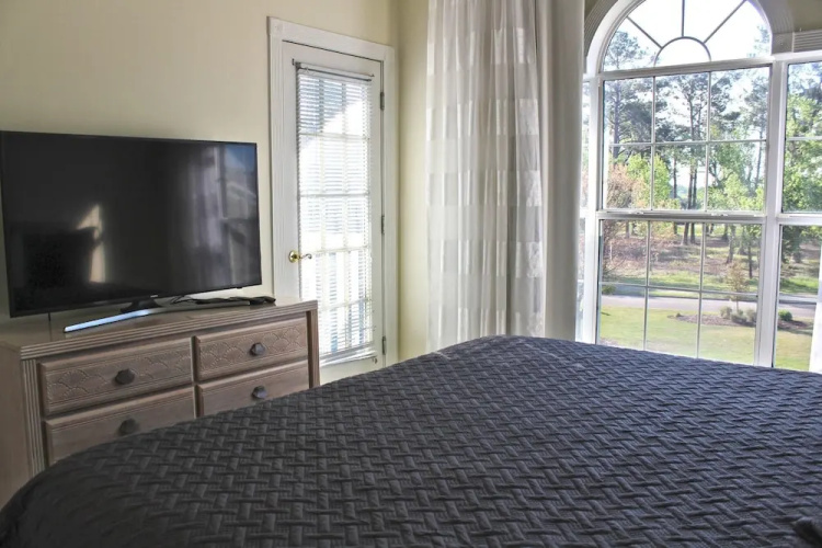 Comfortable & Spacious Villa at Myrtlewood