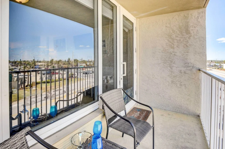 Daytona Beach Studio With Balcony + Ocean View