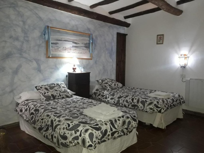 4 Bedrooms Cottage