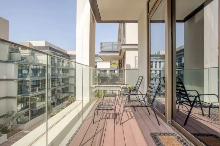 Captivating Apt in City Walk Pool View!