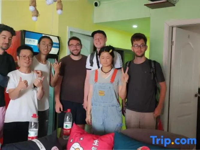 Four Rooftop Garden Youth Hostels - Chongqing