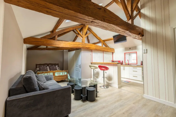 Studio in Mouterre-silly, With Pool Access, Enclosed Garden and Wifi -