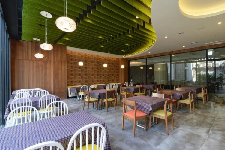 Grand Crystal Hotel