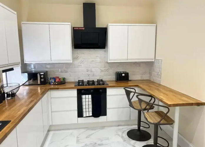 3 Bed - Sleeps 7 - Free Parking - Central Location