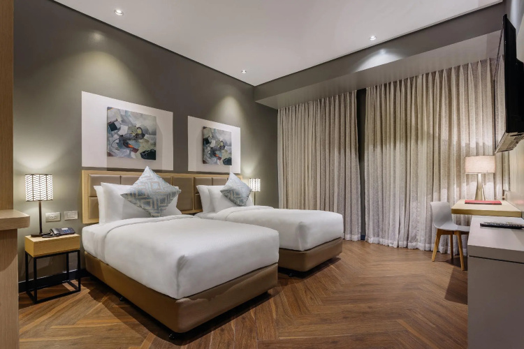 Summit Hotel Greenhills - Pasig