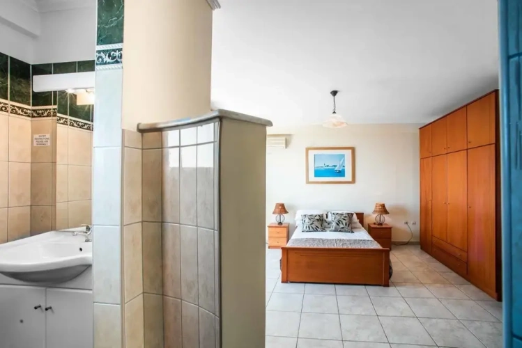 4 Bedrooms Villa