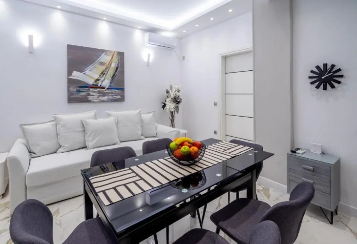3 Bedrooms Apartment
