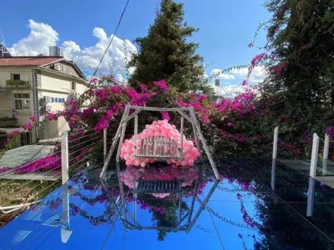 Sanyueshe Theme Inn