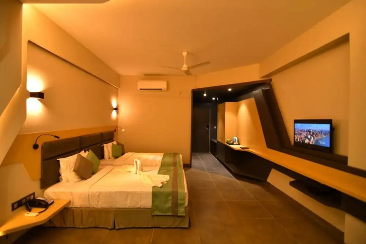 1 Bedroom Premium Double room with city view