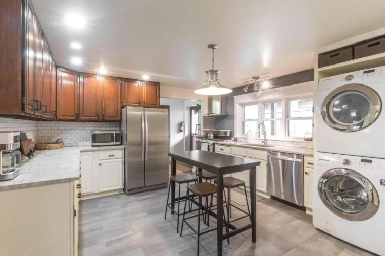 2 Bedrooms Apartment