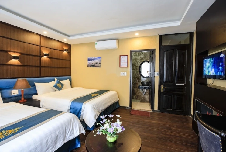 Standard Double room with city view