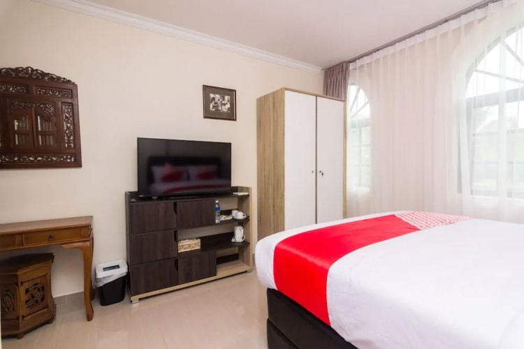 OYO 1771 Zeke Hotel