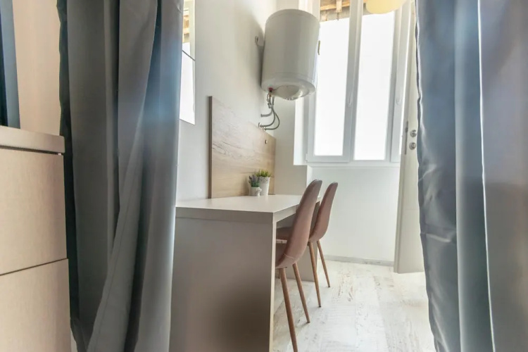 City Center Studio Apartments L&B