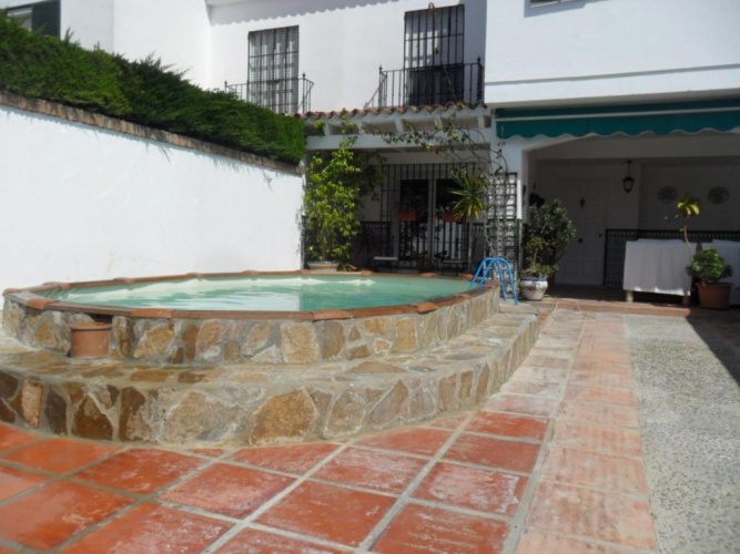 4 Bedrooms Villa