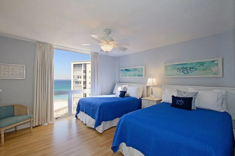 Shoreline 2111 Condo by RedAwning