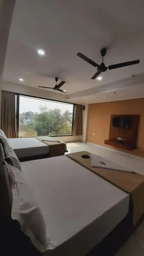 Fabhotel Infini Palace