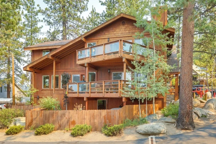 4 Bedrooms Cottage with balcony