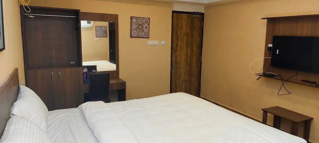 Omr Grand Inn